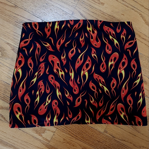 Flame Patterned Mini Skirt - Picture 2 of 4